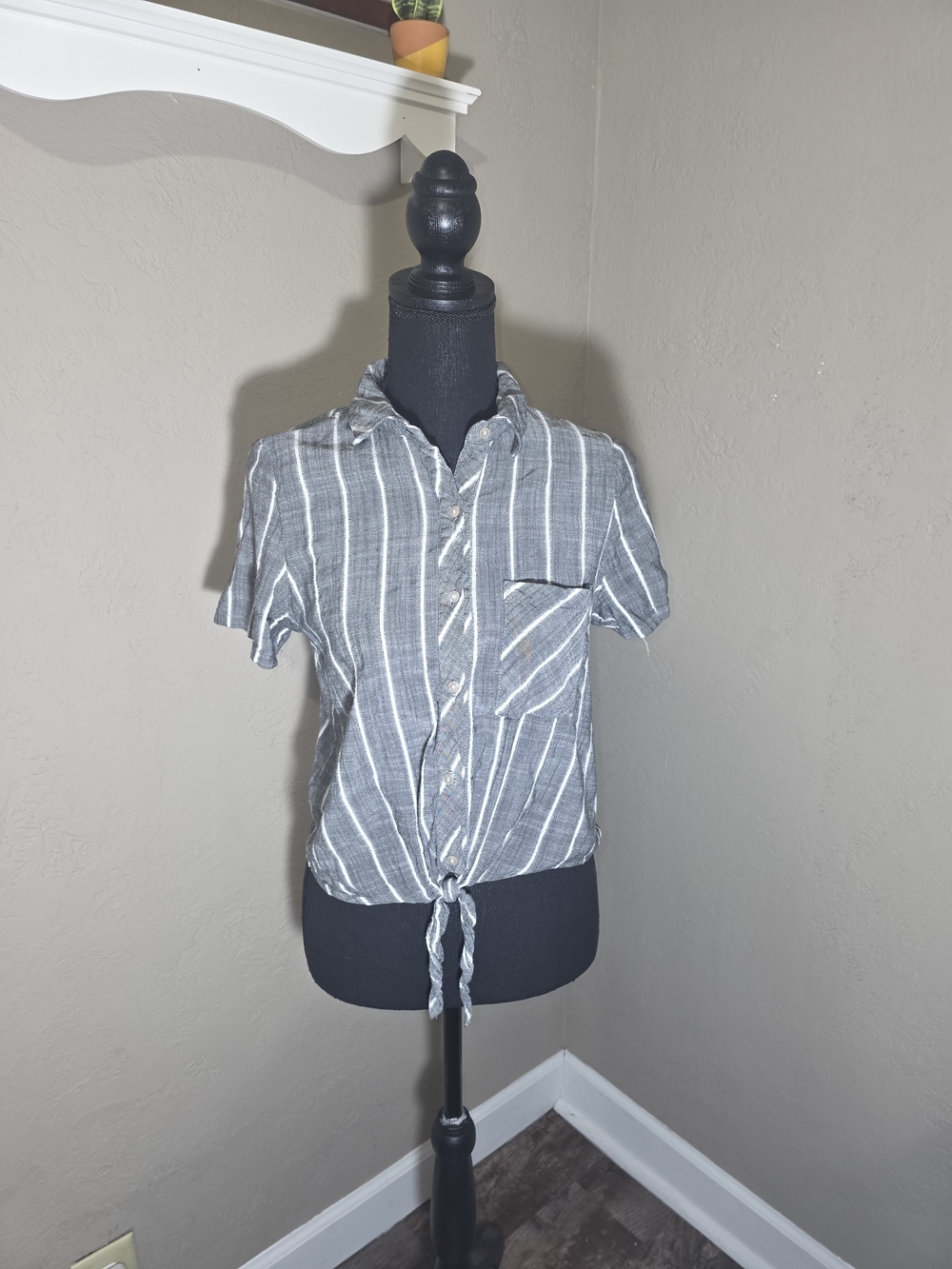 Universal Thread Gray and White Striped Tie-Front Button-Up Shirt